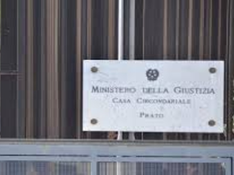 Prato, violenta rivolta alla Dogaia