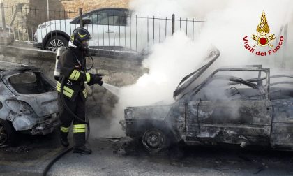 Auto in fiamme sulla circonvallazione sud  (VEDI VIDEO)