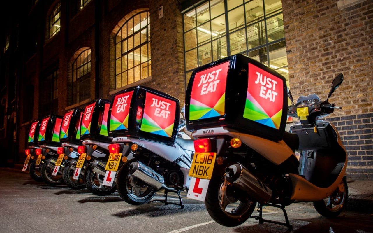 Più dignità e sicurezza per i riders di Just Eat a Firenze