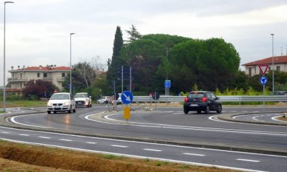 Quarrata, finiti i lavori alla nuova rotonda fra via Larga e via Firenze