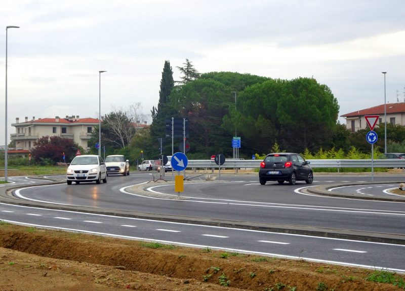 Quarrata, finiti i lavori alla nuova rotonda fra via Larga e via Firenze