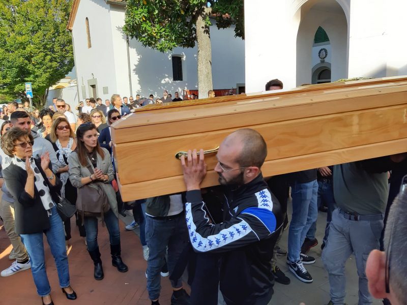 Il rombo dei motori per l’ultimo saluto a Samuele Fortunato – VIDEO