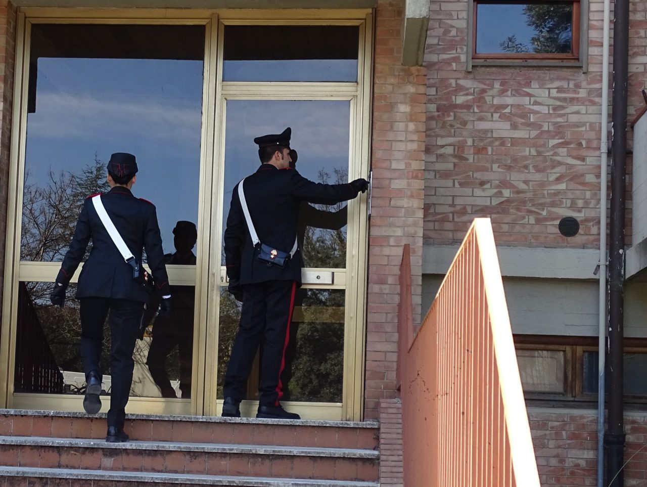 Maltrattamenti alla moglie. Tunisino finisce ai domiciliari