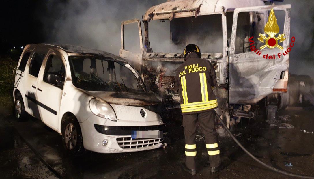 Montale, prende fuoco la motrice di un tir
