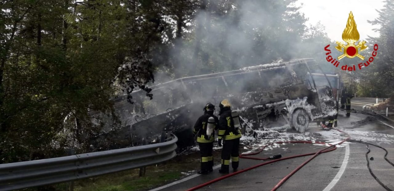 Incendio ad un bus turistico a Castellina in Chianti
