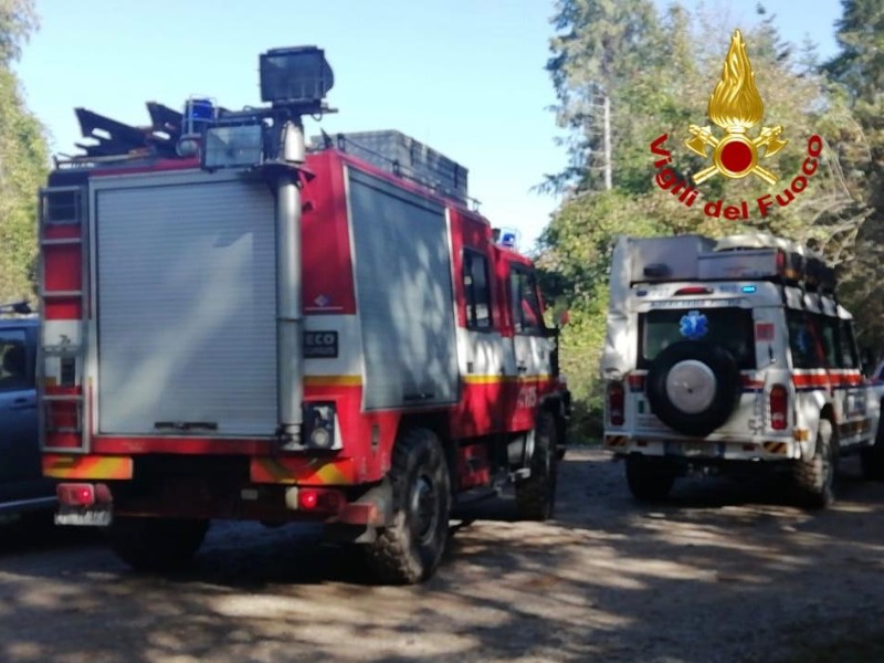 Incendio in un garage, signese rimane intossicato