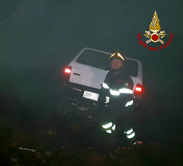 Precipitano in un dirupo a Baggio: muore coppia di 80enni dentro l’auto