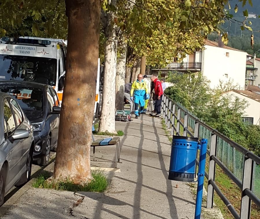 Malore davanti al campo sportivo