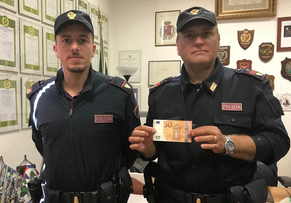 Tentano di spendere una banconota falsa nel centro di Poggibonsi