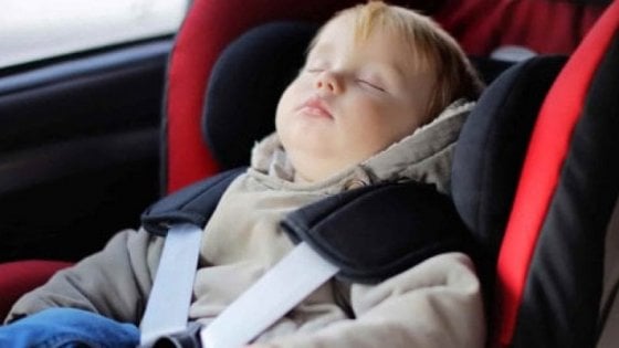 Seggiolini anti abbandono obbligatori da oggi, ma in pochissimi lo sanno