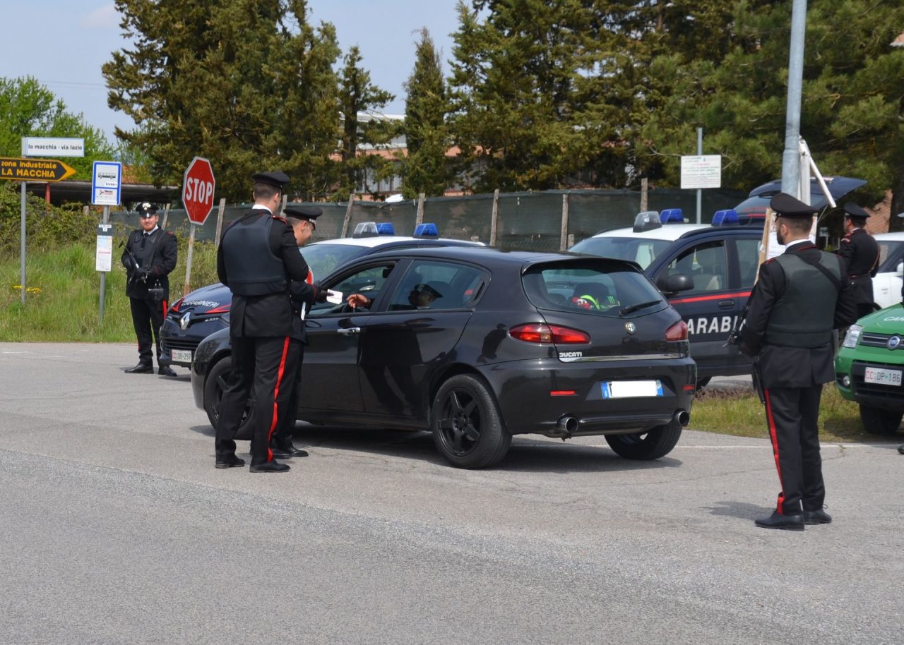 Guida in stato di ebbrezza, due persone denunciate