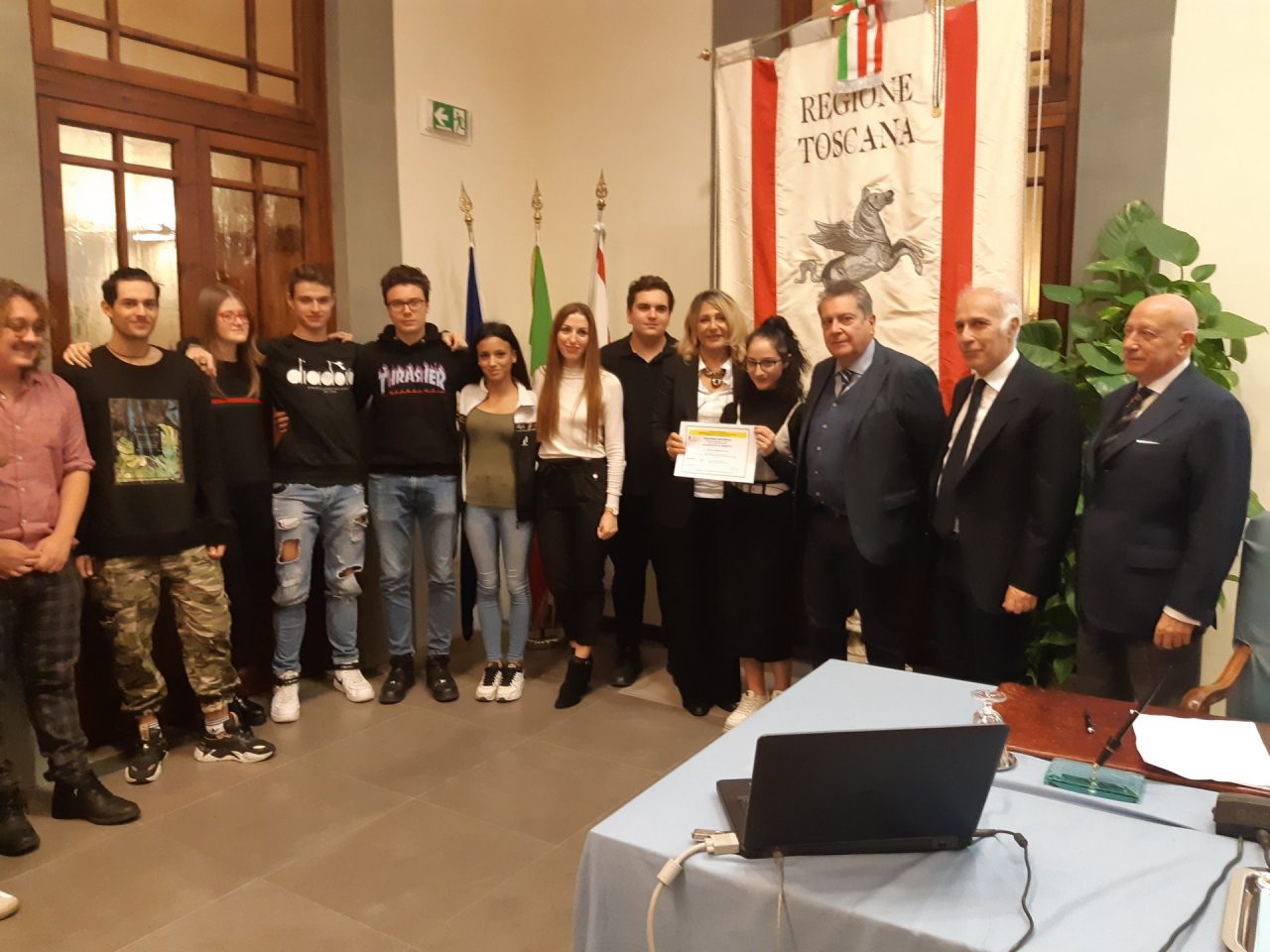 Riconoscimento per i 20 ragazzi del Corso Grafik di Monsummano organizzato da Formetica