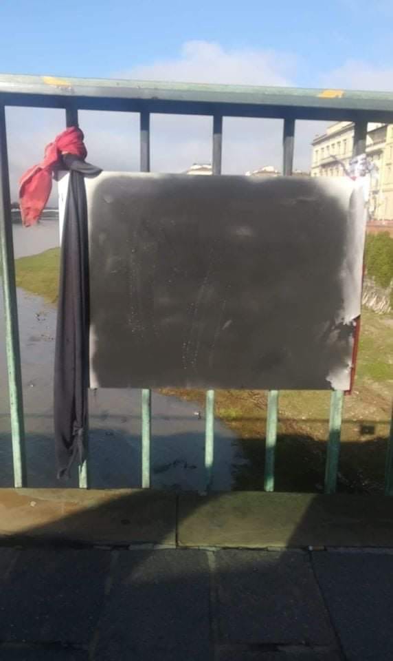 Vandalizzata la targa di Idy Diene sul ponte Vespucci