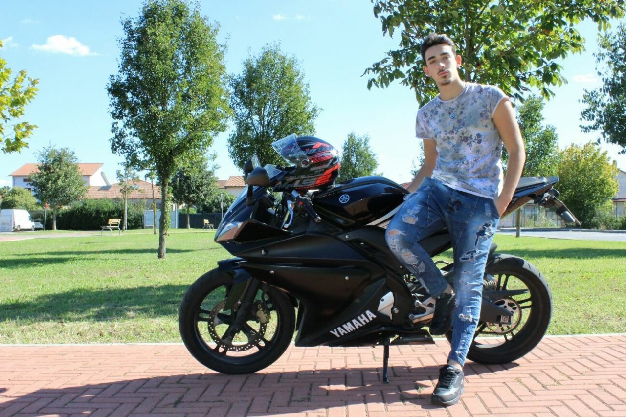 Muore a 21 anni in sella alla sua moto