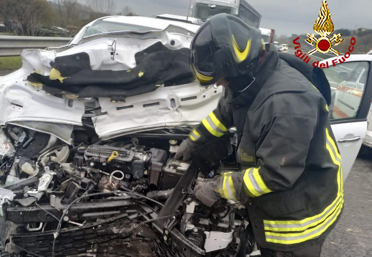 Incidente sulla 429 bis, scontro tra una vettura ed un mezzo agricolo