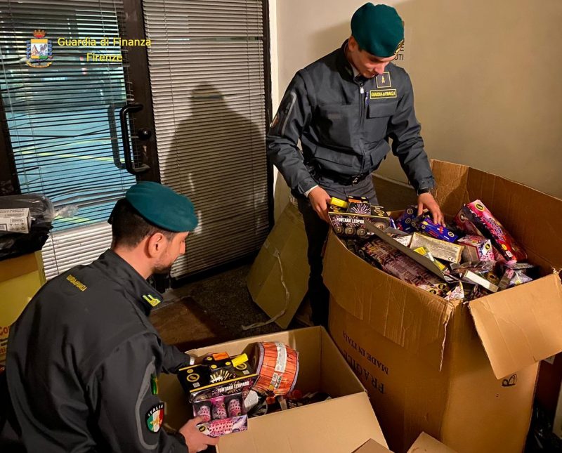 La Guardia di Finanza sequestra oltre 5 quintali di botti di Capodanno