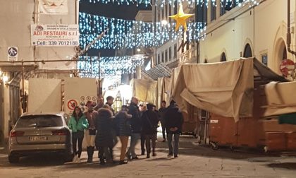 Oggi si accendono ufficialmente gli alberi di Natale. Ecco il programma della giornata