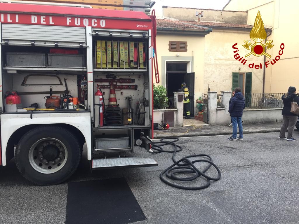 Incendio in un appartamento a Prato