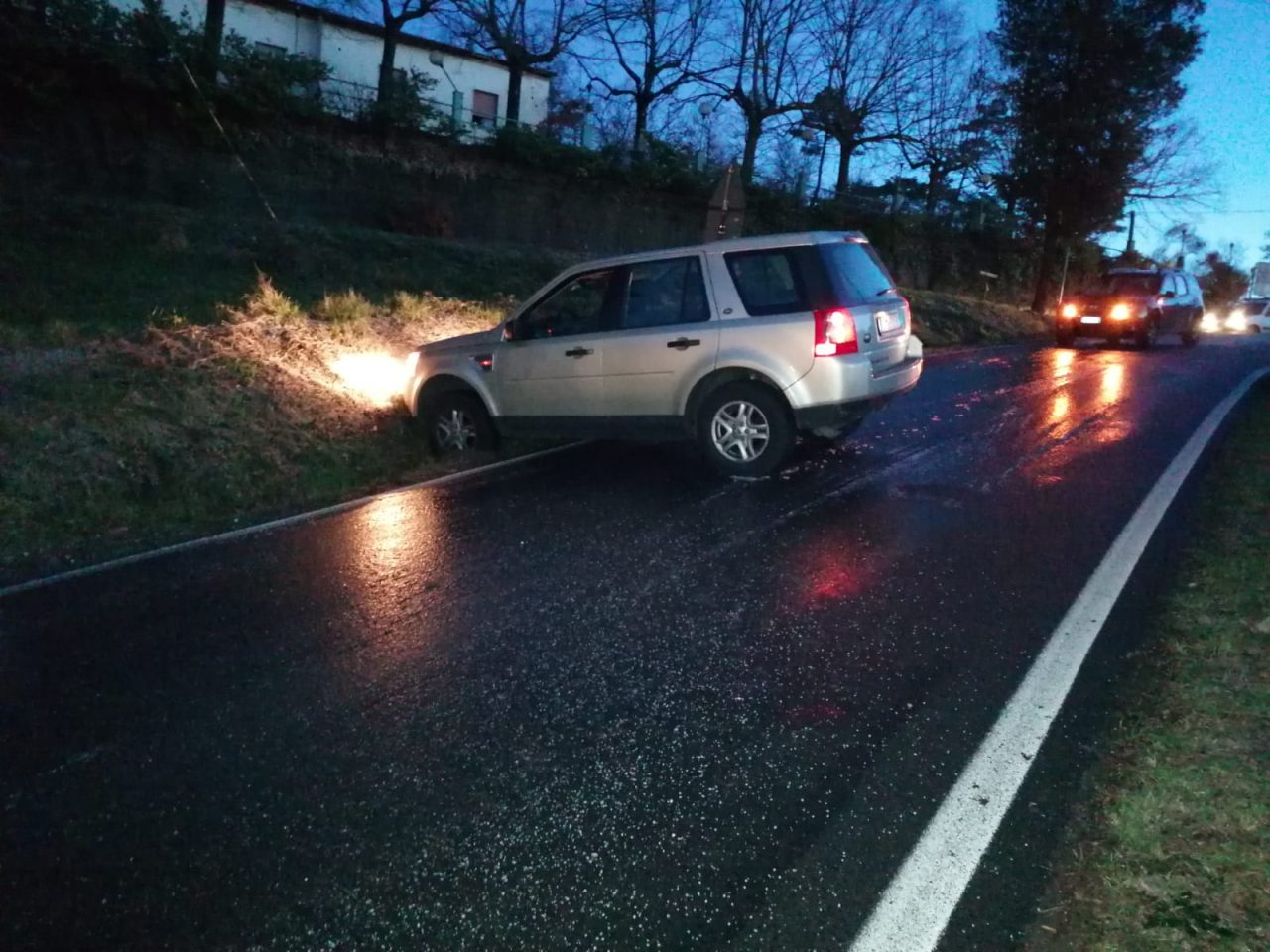 Ghiaccio sulle strade: difficoltà questa mattina in Vallata