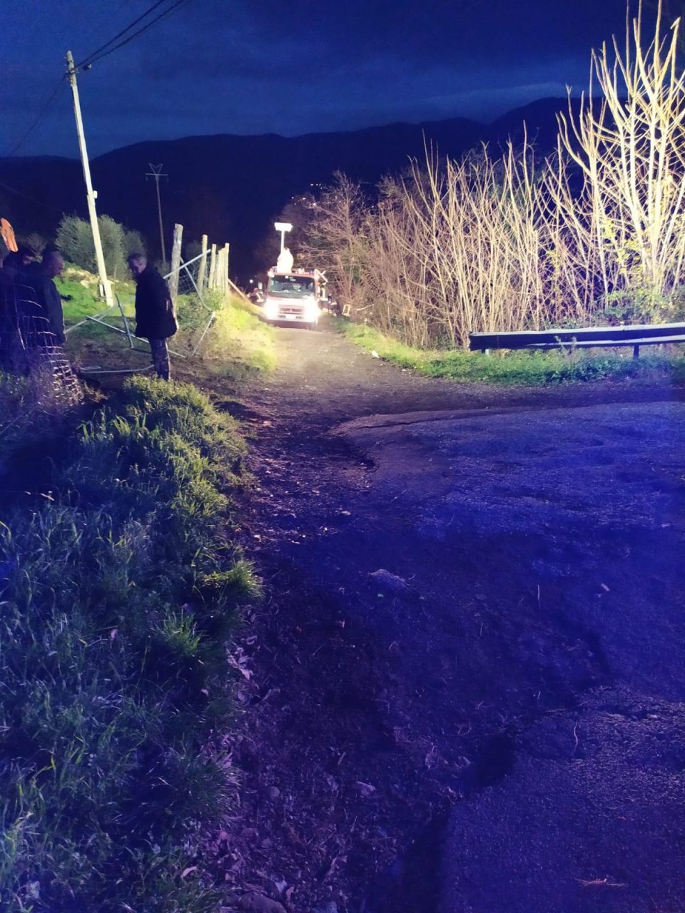 Cade in un dirupo con l’auto: grave 50enne