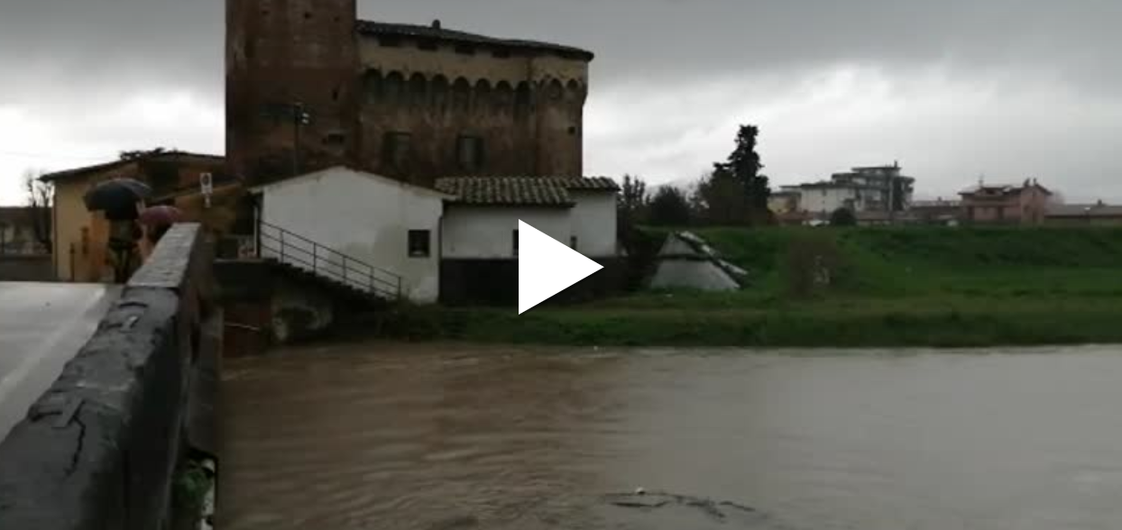 Maltempo e pioggia: via Tosca Fiesoli a Campi allagata VIDEO