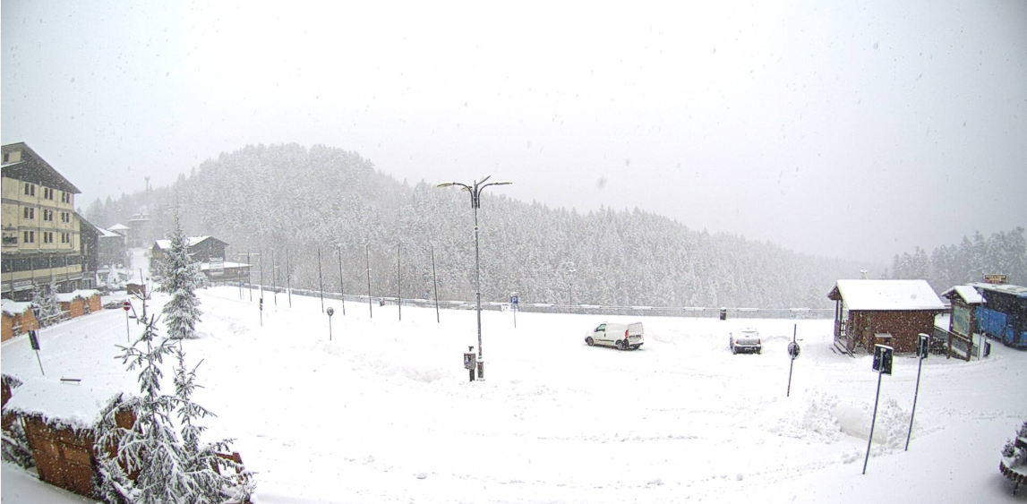 Copiosa nevicata ad Abetone: al lavoro per aprire le piste nel weekend