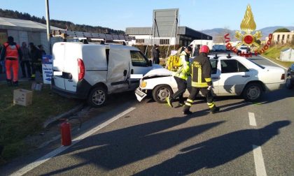 Incidente tra auto e furgone a metano