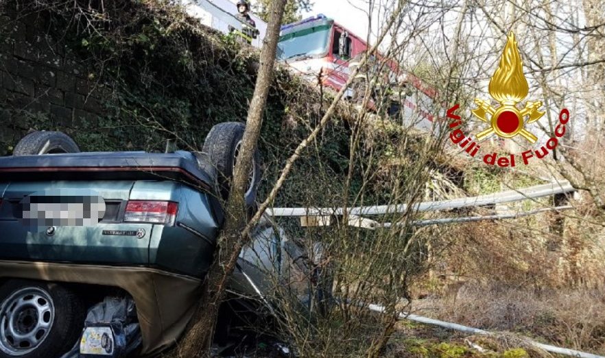 Incidente sulla Chiantigiana: estratto vivo dall’auto
