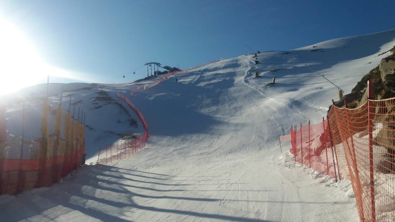 Montagne imbiancate e impianti aperti