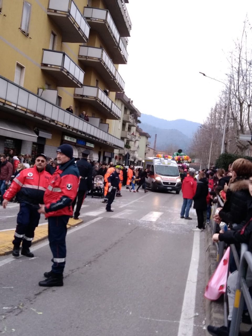 Malore questo pomeriggio a Vaiano: anziano si è sentito male durante il Carnevale
