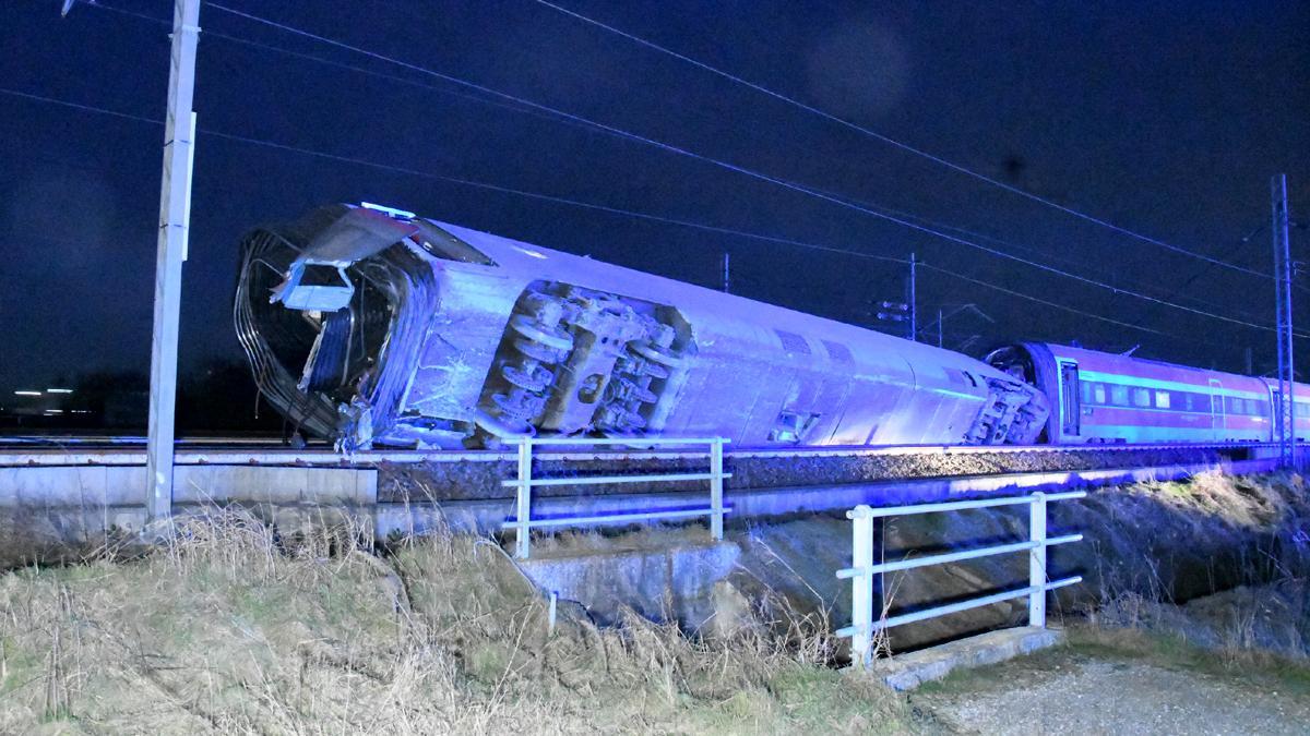 Frecciarossa deragliato nel Lodigiano: morti due macchinisti, 30 feriti VIDEO