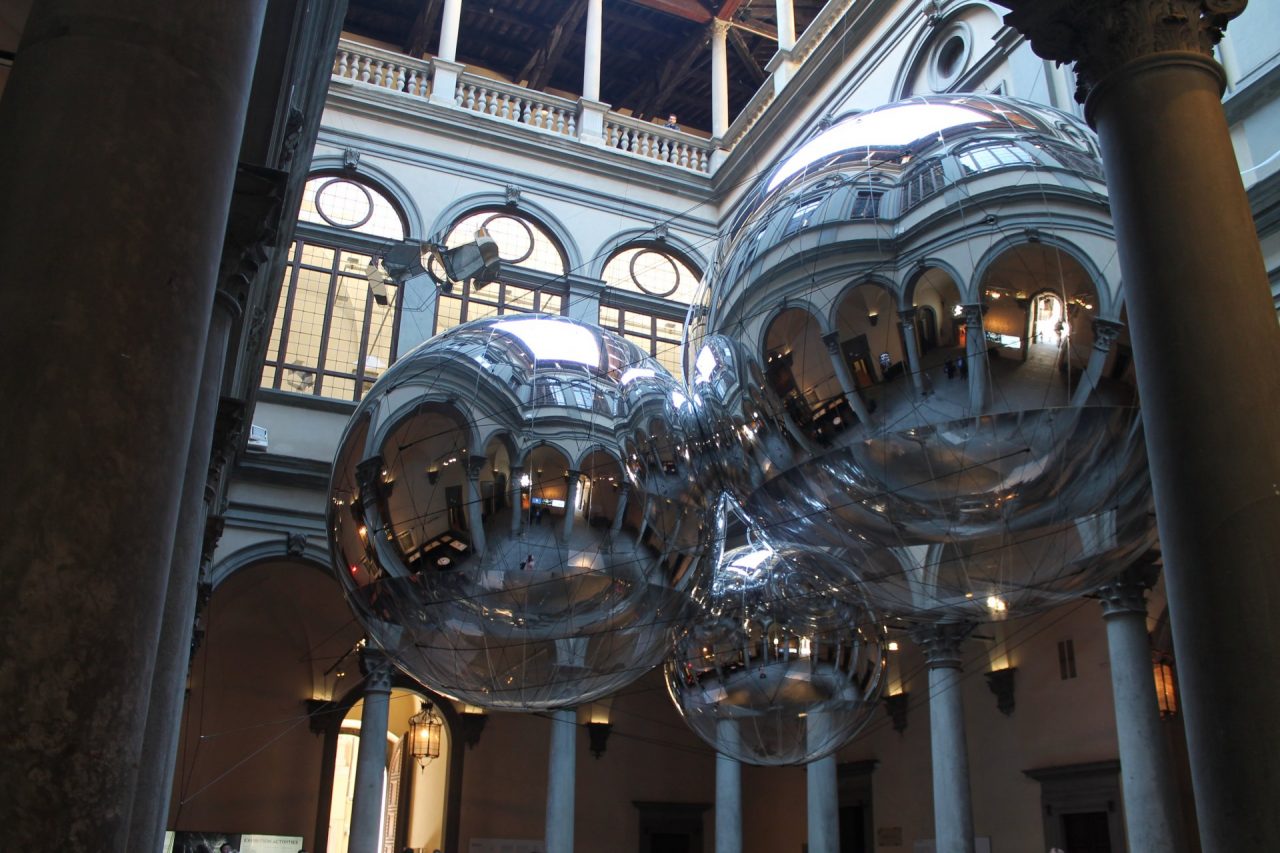 Tomás Saraceno. Aria: la nuova mostra di Palazzo Strozzi