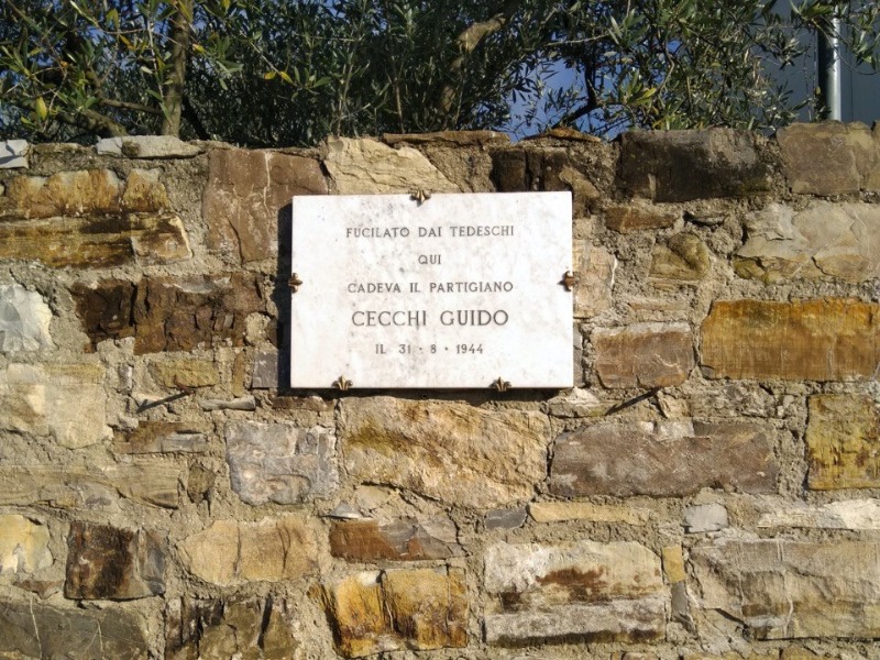 Torna al suo posto la targa in memoria di Guido Cecchi