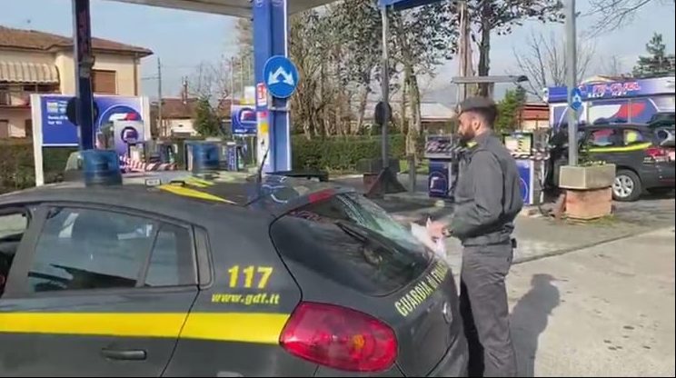 A Pistoia e Massa e Cozzile due dei distributori chiusi dopo l’operazione “Oil Flood”