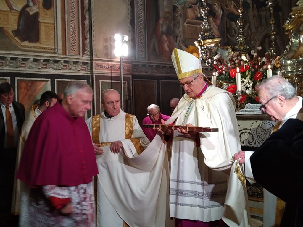 Coronavirus, a Prato Ostensione straordinaria del Sacro Cingolo della Madonna