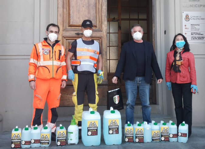 La comunità cinese dona al Comune disinfettante e mascherine