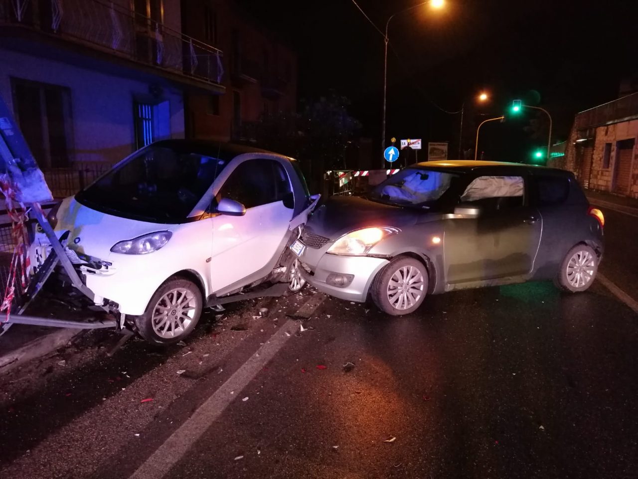 Colpisce un’auto in sosta: ferita una donna