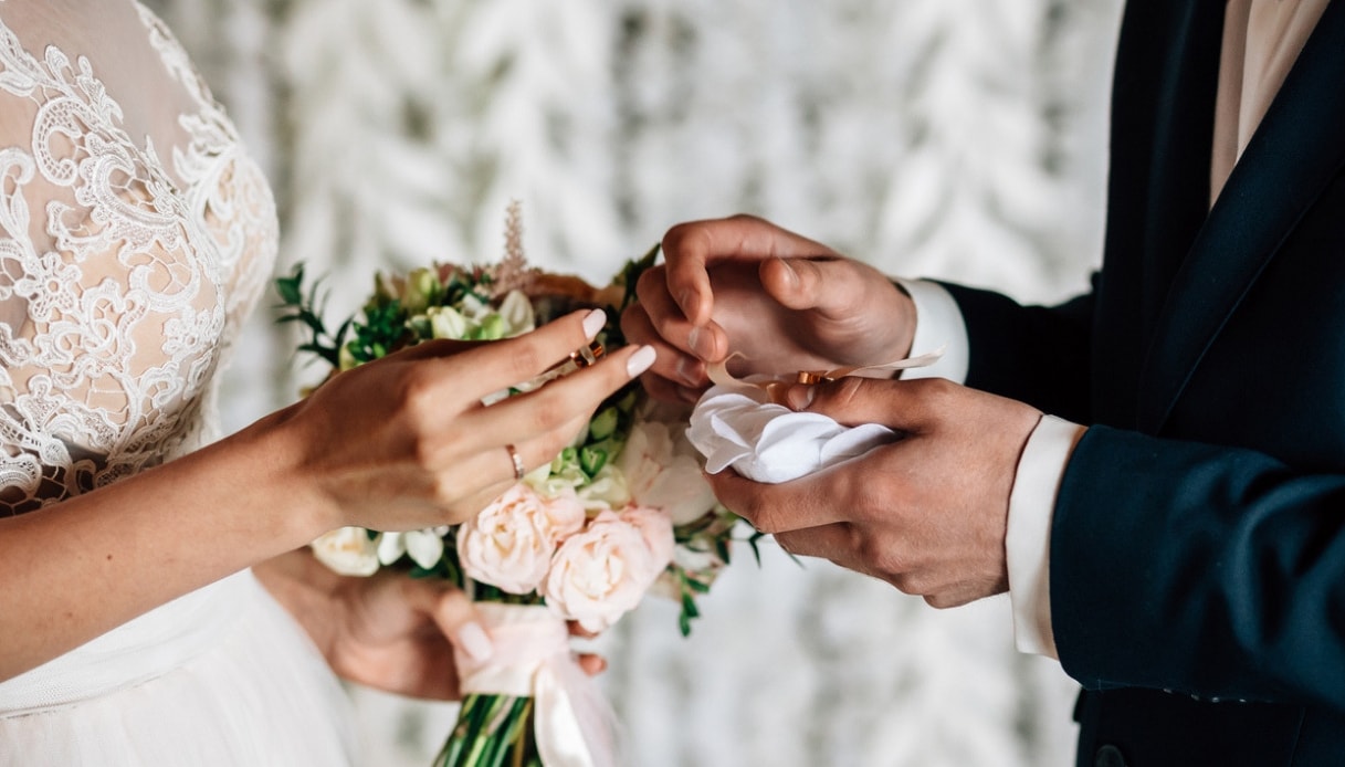 Chiedono il divorzio ma scoprono di non essere mai stati sposati