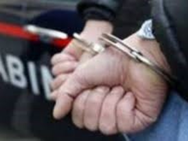 Resistenza e violenza a pubblico ufficiale, arrestato dai carabinieri di Campi Bisenzio