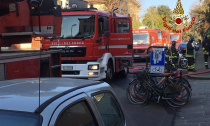 Incendio in un appartamento: quattro persone evacuate