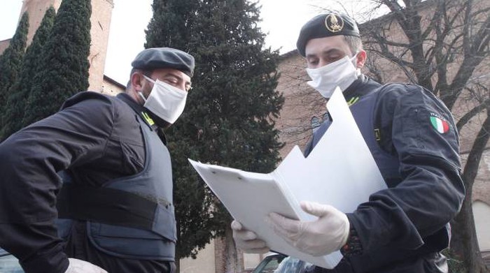 Senese trovato a passeggio per la seconda volta in pochi giorni senza motivo: 800 euro di multa
