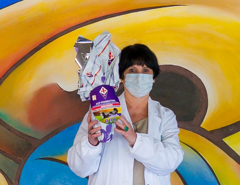 La Fiorentina regala 3500 uova di Pasqua al personale degli ospedali fiorentini