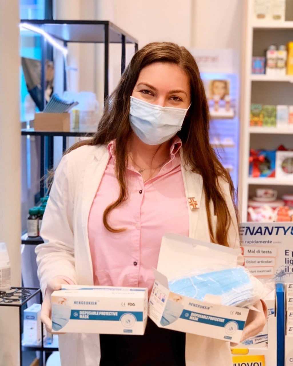 Mascherine della Regione, funzionano? La prova della parafarmacia -IL VIDEO