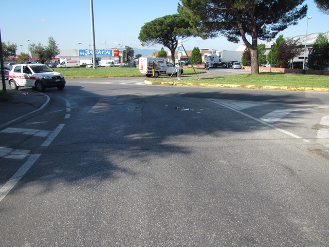 Ciclista investito da un’auto, portato in ospedale in codice rosso