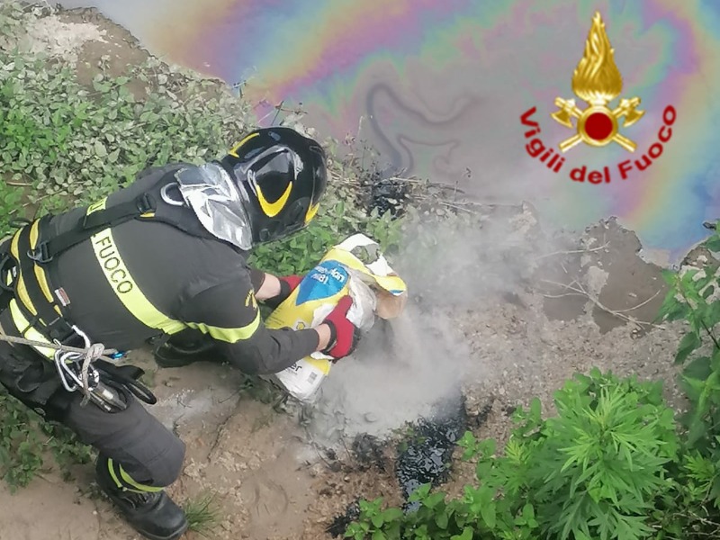 Sversamento di olio combustibile nel Bisenzio