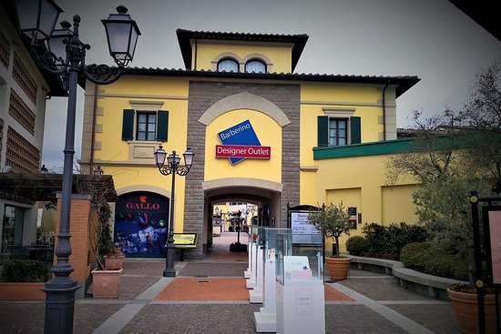 Riaperto l’Outlet di Barberino del Mugello. La Cgil incalza: “Quali protocolli di sicurezza?”