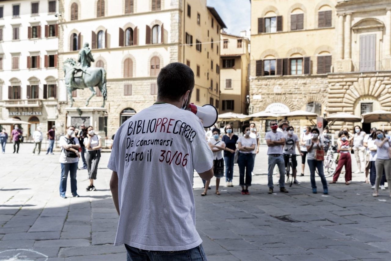 I biblioprecari tornano in piazza – LE FOTO