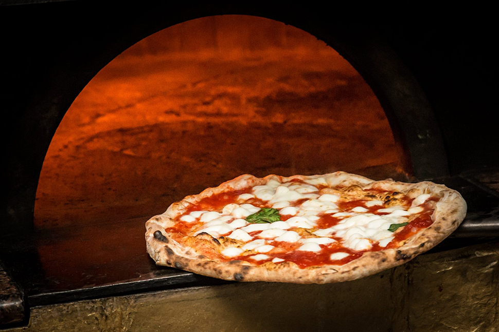 A Firenze arriva la prima pizzeria dove si paga con… i vinili!
