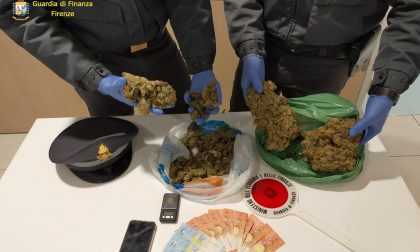 Vendeva marijuana dal balcone di casa: arrestato ventenne fiorentino