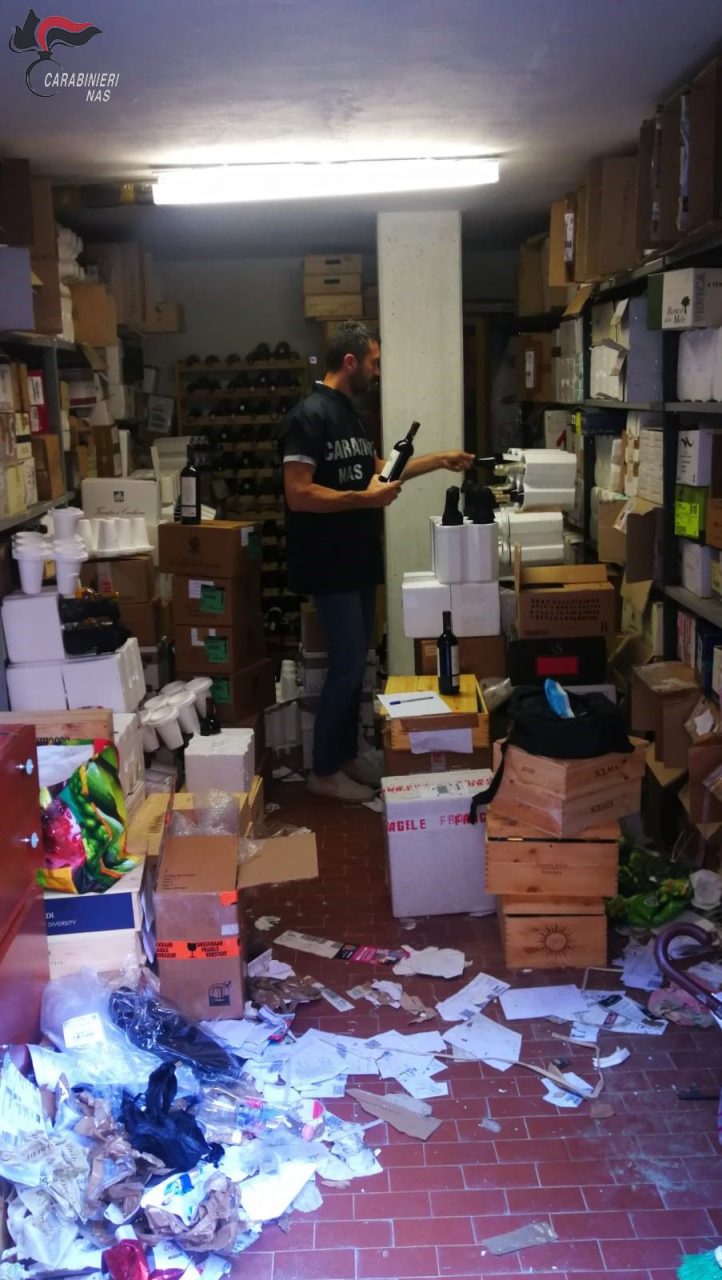Vino pregiato contraffatto: smantellata banda che operava su più Regioni